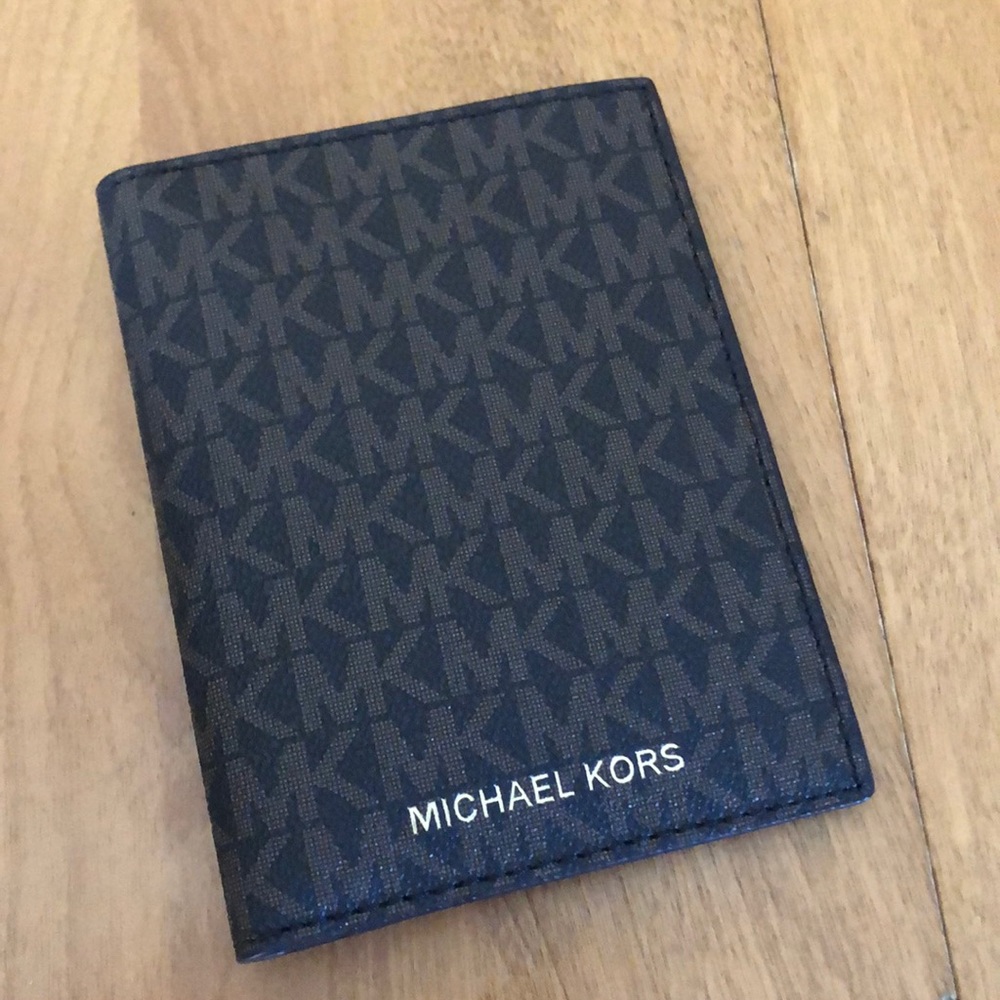Michael Kors Bedford Travel Passport Wallett